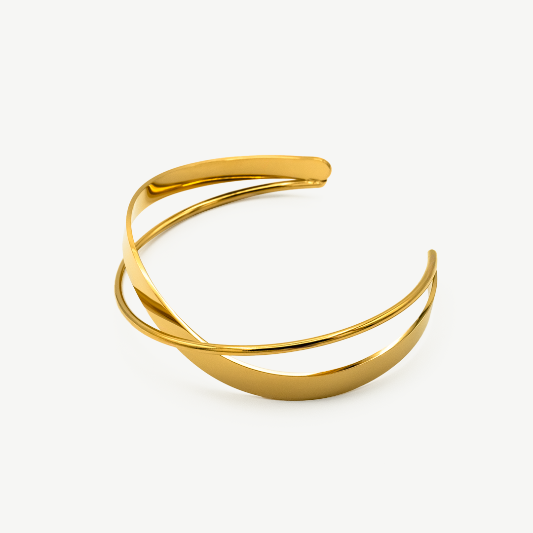 Pulsera Venus Gold con diseño entrelazado en baño de oro, moderna y sofisticada de Manía de Manía.